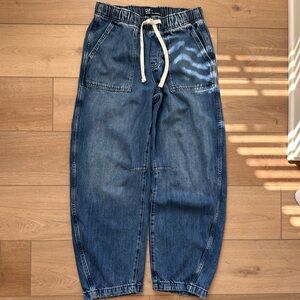 GAP | PULL-ON BARREL LEG JEANS